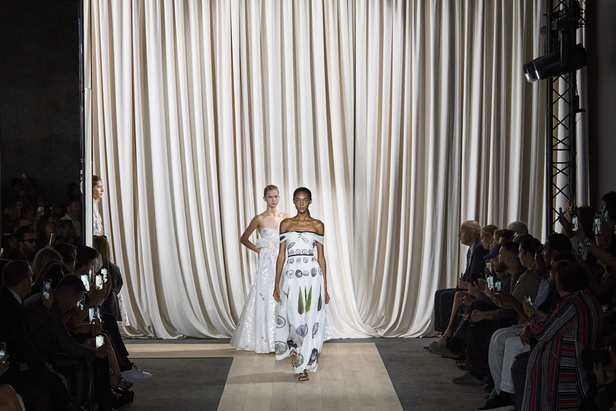 مجموعة Giambattista Valli لصيف 2024