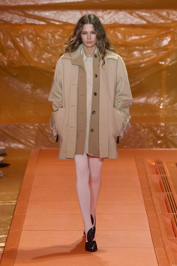 مجموعة Louis Vuitton لربيع وصيف 2024 تضيف الفخامة والتألق على عروض باريس