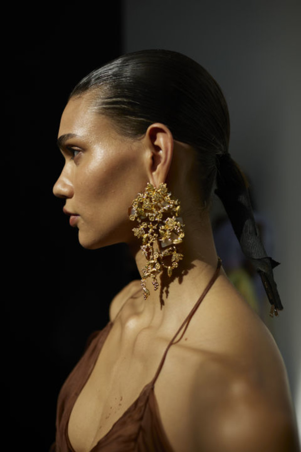 Zimmermann تطلق مجموعتها لربيع وصيف 2024 في باريس… ألوان الباستيل تصدرت المشهد