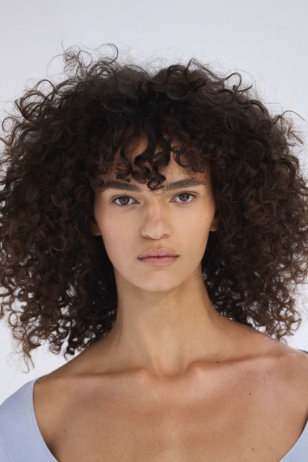 Zimmermann تطلق مجموعتها لربيع وصيف 2024 في باريس… ألوان الباستيل تصدرت المشهد