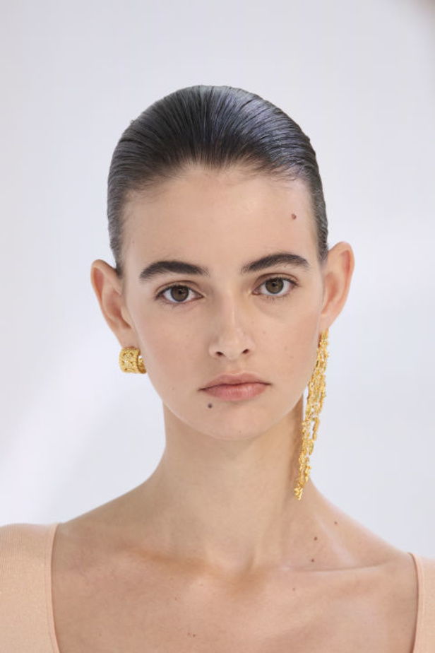 Zimmermann تطلق مجموعتها لربيع وصيف 2024 في باريس… ألوان الباستيل تصدرت المشهد