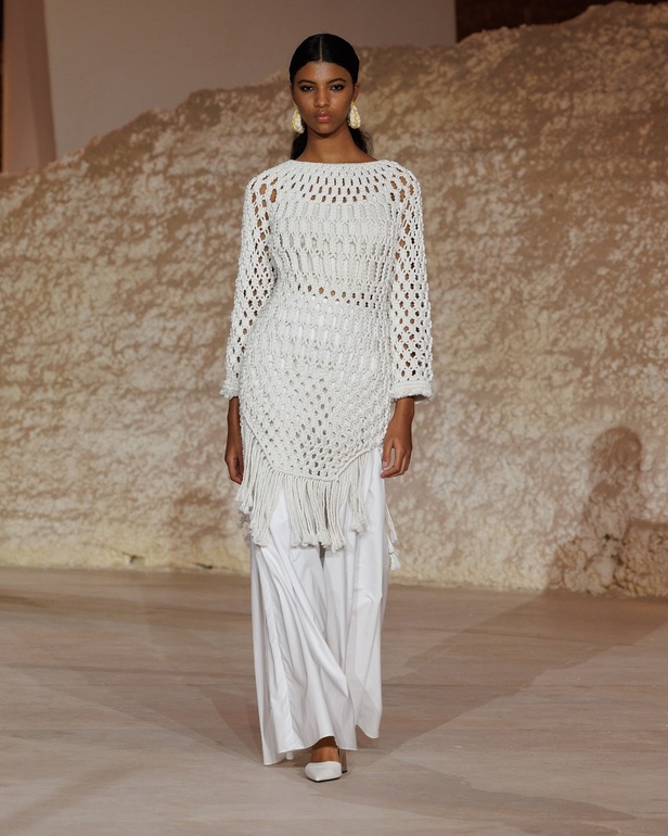 في أسبوع الرياض للموضة أشعلت علامة Kaf By Kaf شرارة الإبداع وأدخلت الاتجاه المفاهيمي للتقويم الأنيق