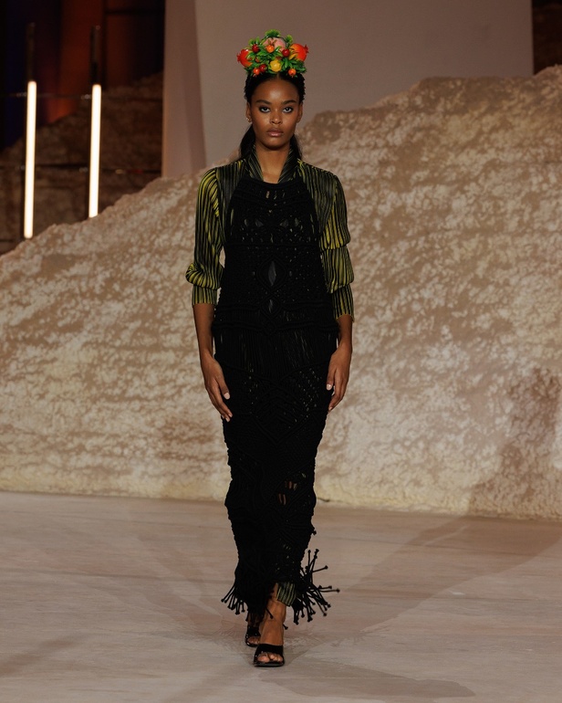 في أسبوع الرياض للموضة أشعلت علامة Kaf By Kaf شرارة الإبداع وأدخلت الاتجاه المفاهيمي للتقويم الأنيق