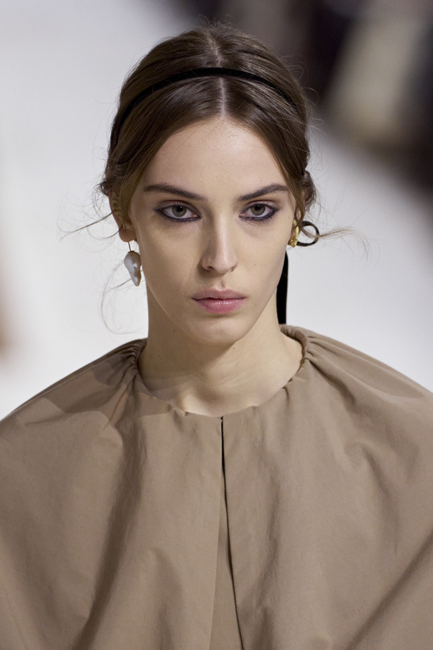 إطلالات جمالية من مجموعة كريستيان ديور للهوت كوتور لموسم ربيع وصيف 2024