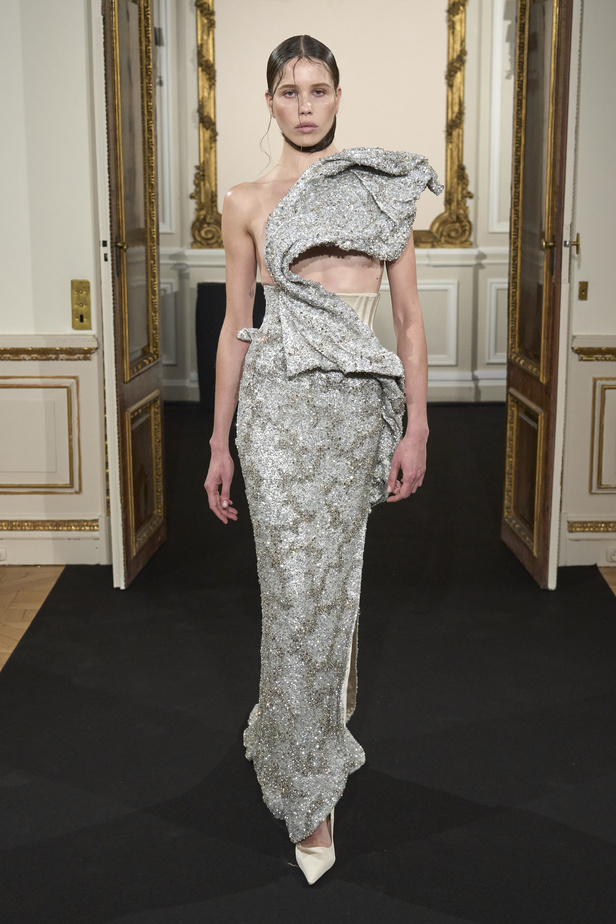 مجموعة Ashi Studio لربيع وصيف 2024 في باريس