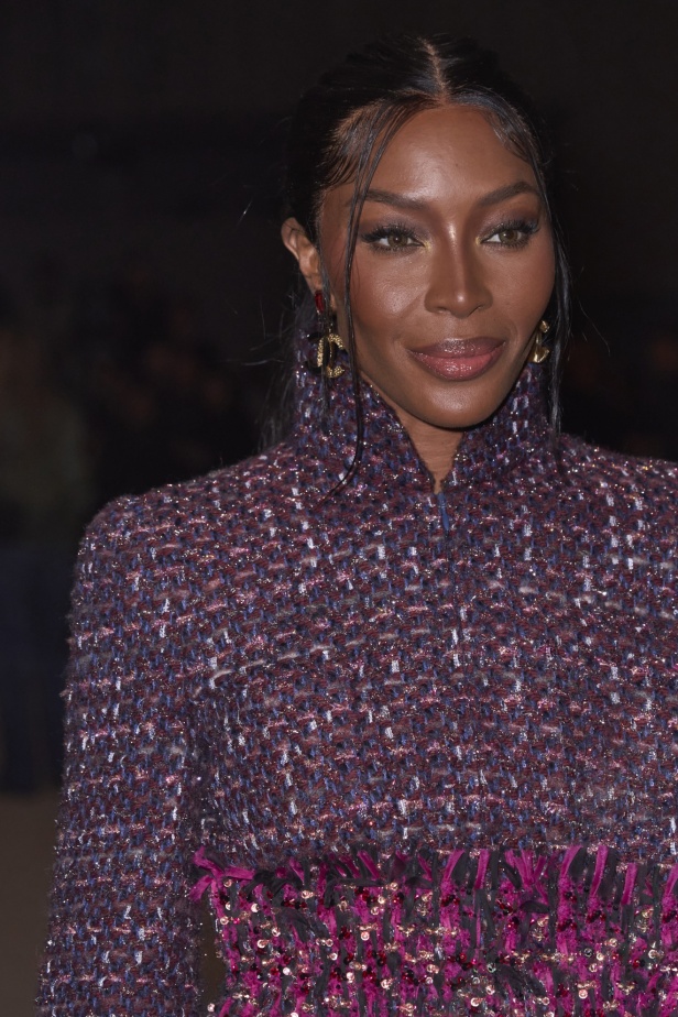 في مانشستر البريطانية.. تلتقي حرفة شانيل بعمق ثقافة المدينة الصناعي والموسيقي والرياضي CHANEL 2023/24 Métiers d'art collection