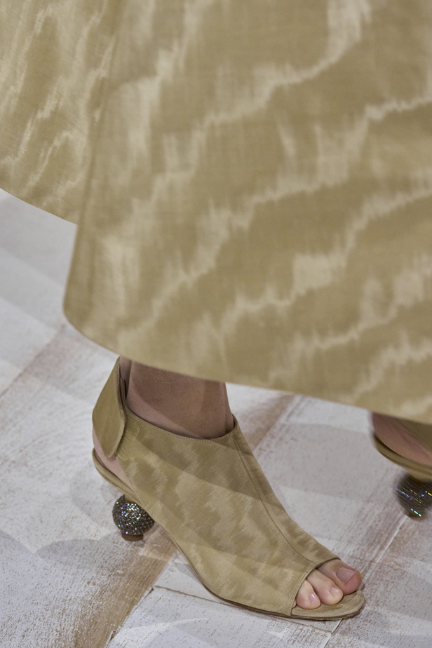 مجموعة مبتكرة لدار كريستيان ديور فيها مزيج ذكي من الفن والإبداع والتاريخ والتراث