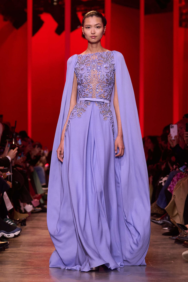 مجموعة Elie Saab لربيع وصيف 2024 في باريس