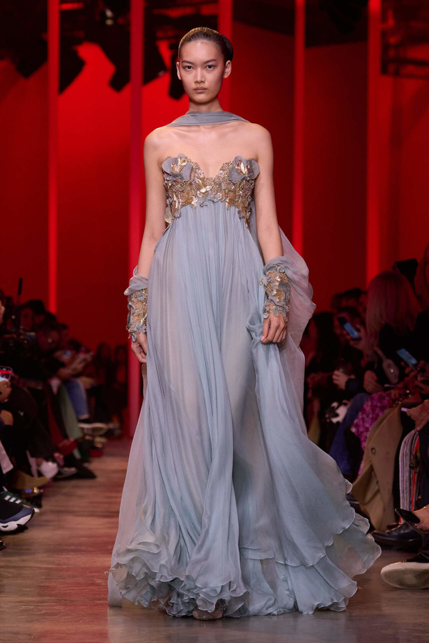 مجموعة Elie Saab لربيع وصيف 2024 في باريس