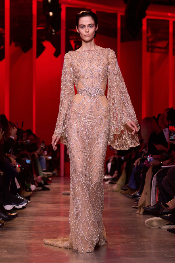 مجموعة Elie Saab لربيع وصيف 2024 في باريس