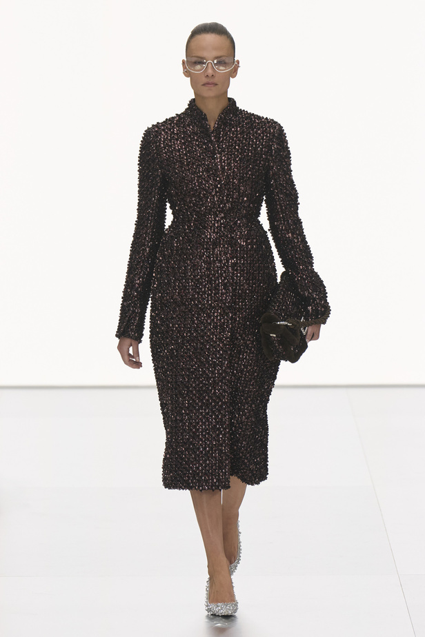 مجموعة Fendi للهوت كوتور لربيع 2024 قصيدة خيالية لمستقبل الانسان