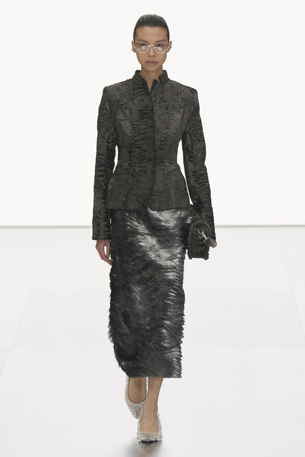 مجموعة Fendi للهوت كوتور لربيع 2024 قصيدة خيالية لمستقبل الانسان