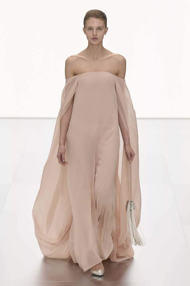 مجموعة Fendi للهوت كوتور لربيع 2024 قصيدة خيالية لمستقبل الانسان