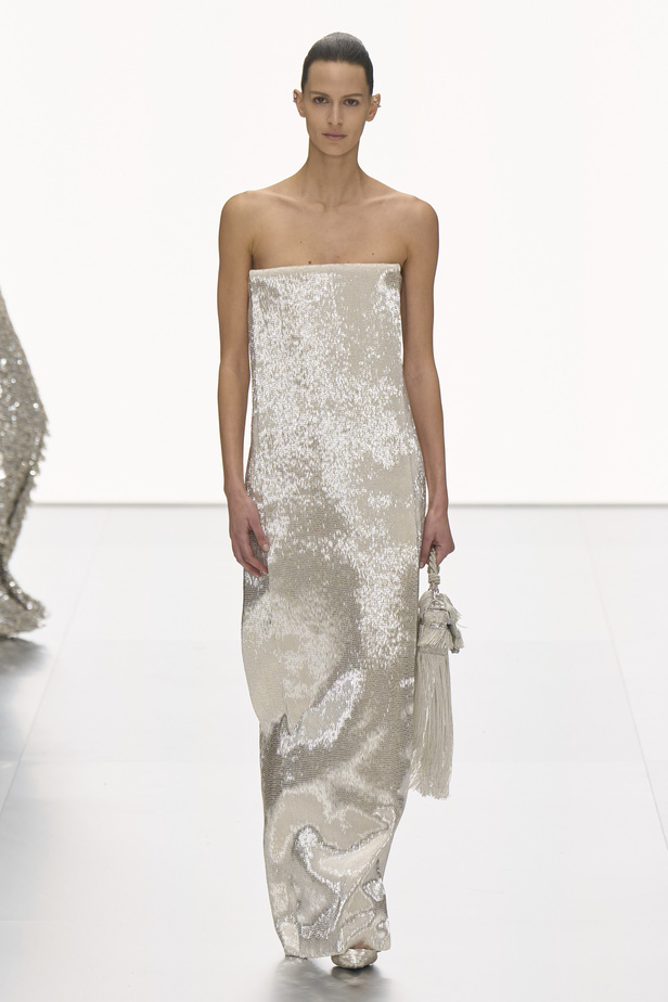 مجموعة Fendi للهوت كوتور لربيع 2024 قصيدة خيالية لمستقبل الانسان