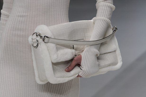 مجموعة Fendi للهوت كوتور لربيع 2024 قصيدة خيالية لمستقبل الانسان