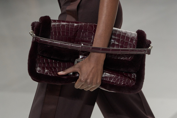 مجموعة Fendi للهوت كوتور لربيع 2024 قصيدة خيالية لمستقبل الانسان