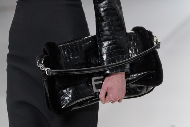 مجموعة Fendi للهوت كوتور لربيع 2024 قصيدة خيالية لمستقبل الانسان