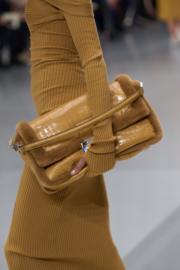 مجموعة Fendi للهوت كوتور لربيع 2024 قصيدة خيالية لمستقبل الانسان