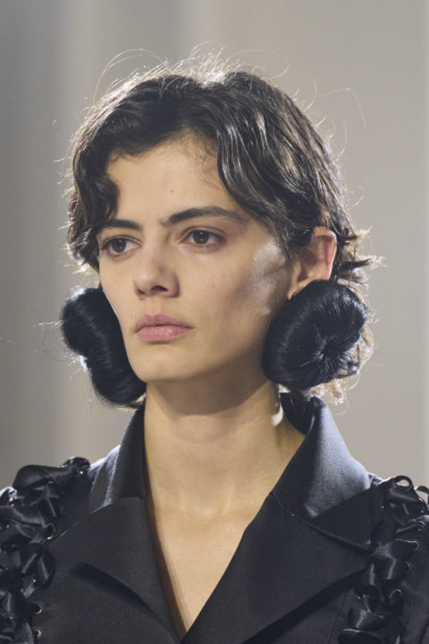 إطلالات جمالية من مجموعة Jean Paul Gauthier للأزياء الراقية لربيع 2024