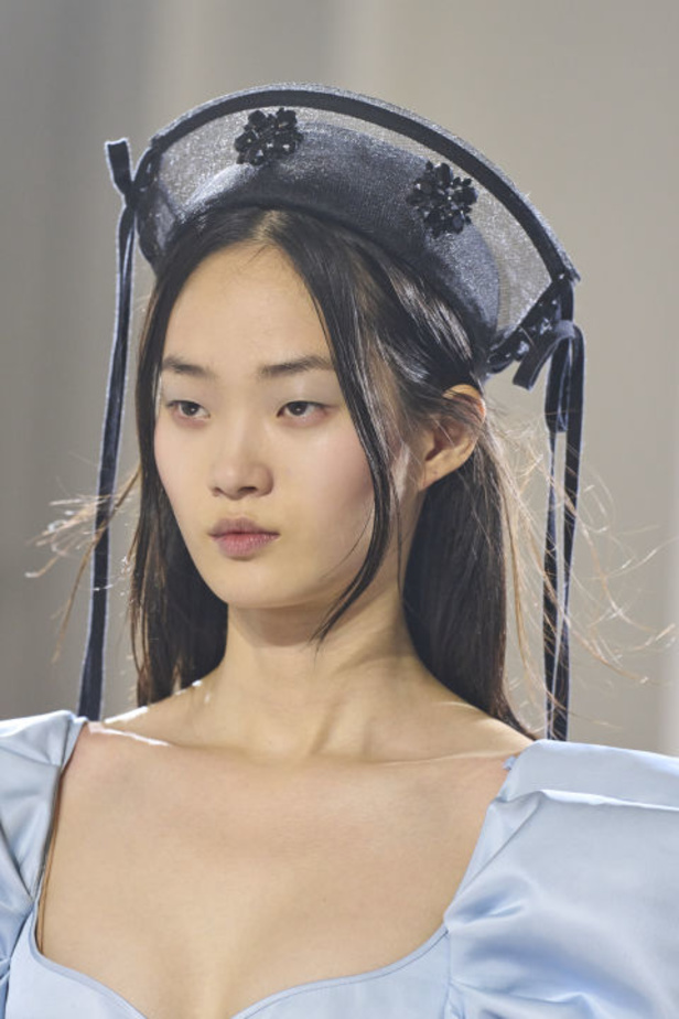 إطلالات جمالية من مجموعة Jean Paul Gauthier للأزياء الراقية لربيع 2024