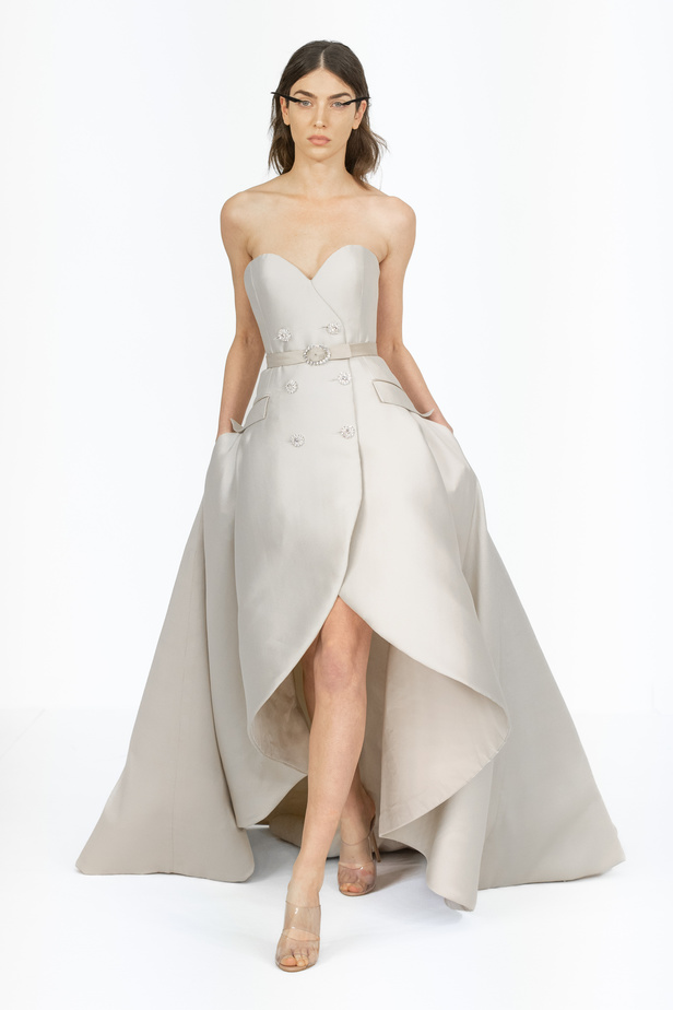 عرض أزياء Alexis Mabille لربيع وصيف 2024