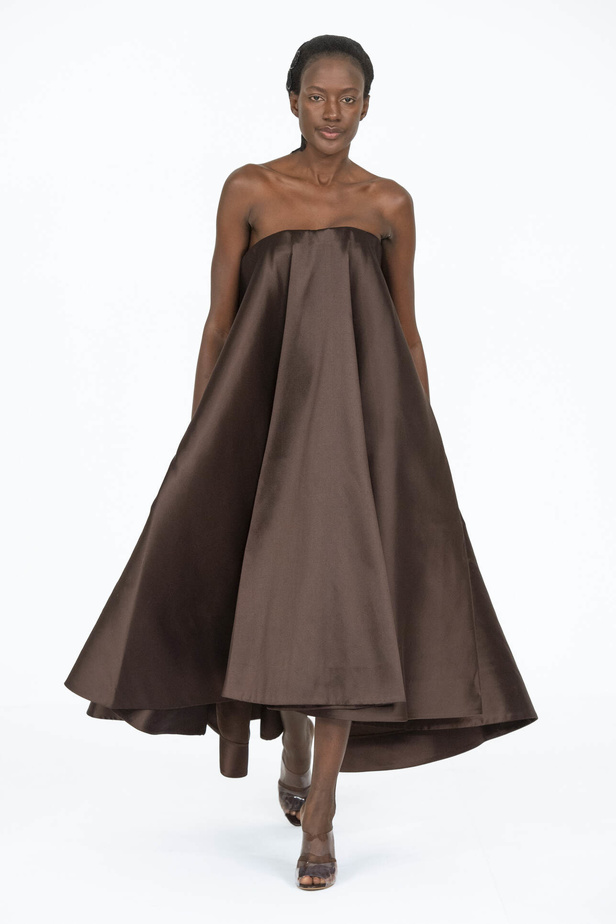 عرض أزياء Alexis Mabille لربيع وصيف 2024