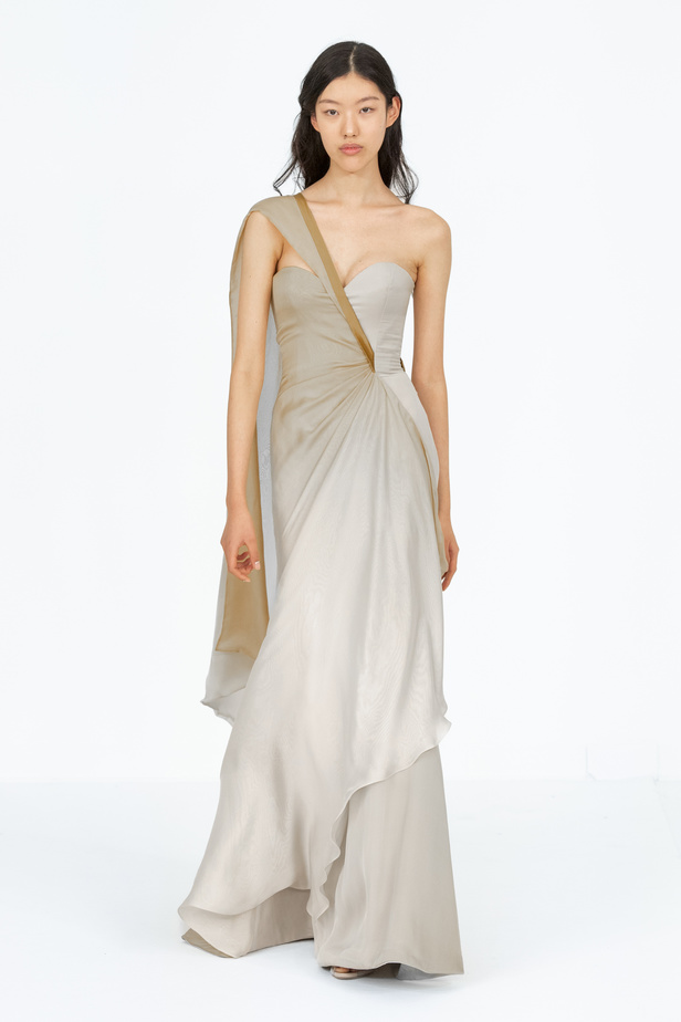 عرض أزياء Alexis Mabille لربيع وصيف 2024