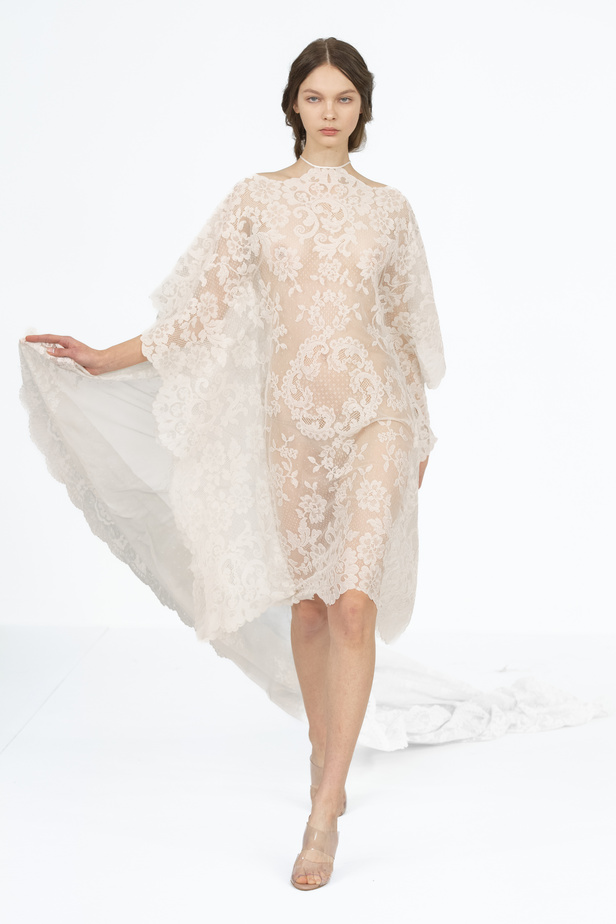 عرض أزياء Alexis Mabille لربيع وصيف 2024