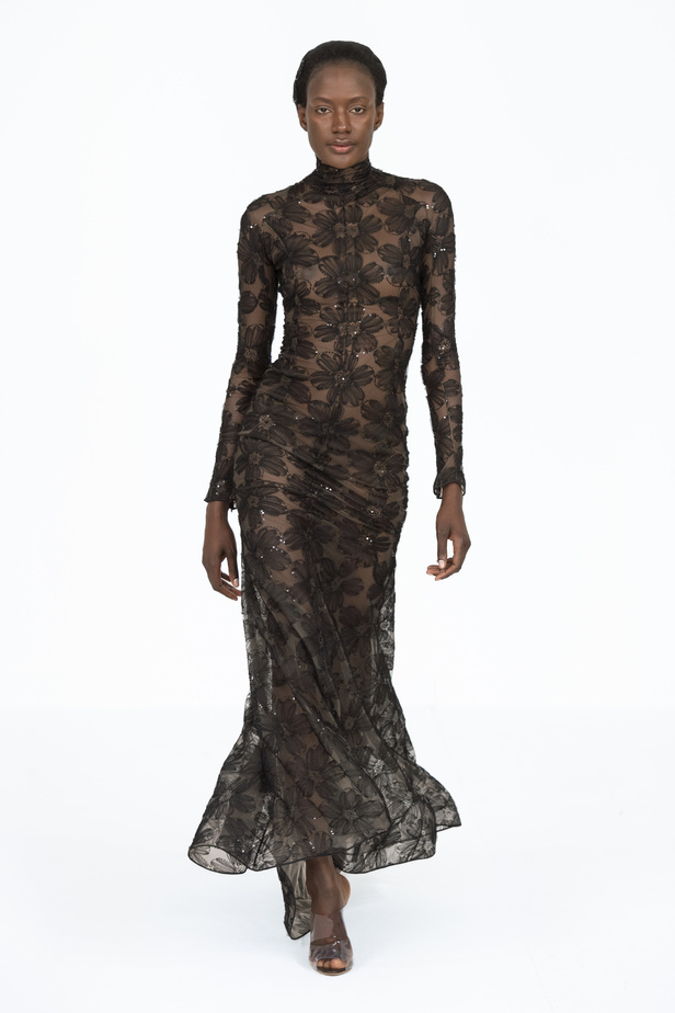 عرض أزياء Alexis Mabille لربيع وصيف 2024