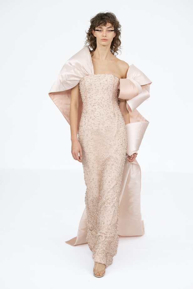 عرض أزياء Alexis Mabille لربيع وصيف 2024