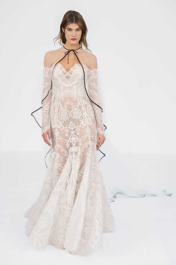 عرض أزياء Alexis Mabille لربيع وصيف 2024