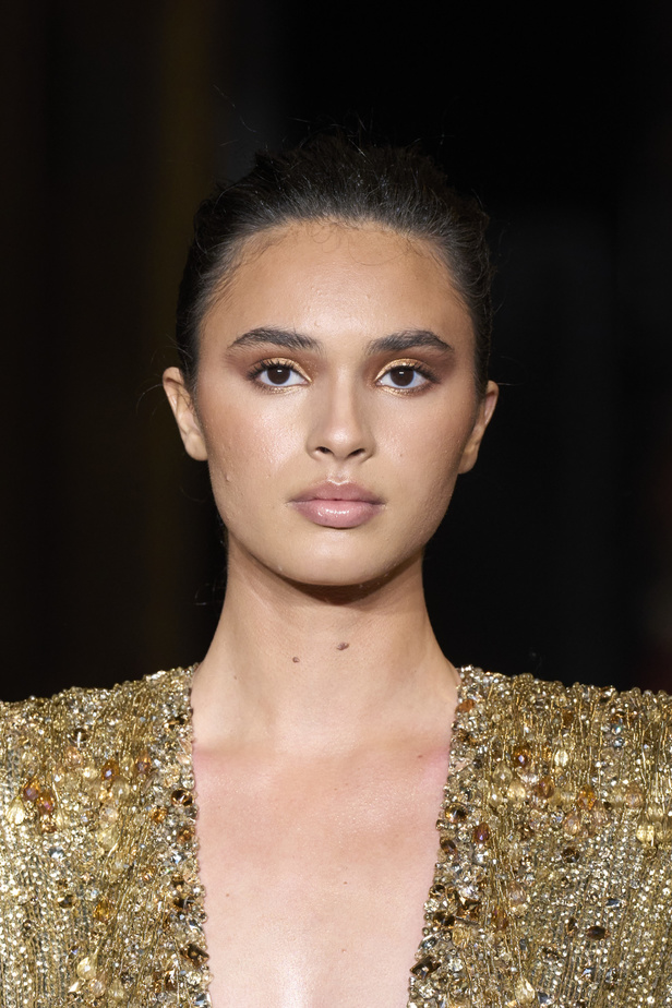 اطلالات جمالية من مجموعة زهير مراد في عروض الأزياء الراقية لربيع 2024