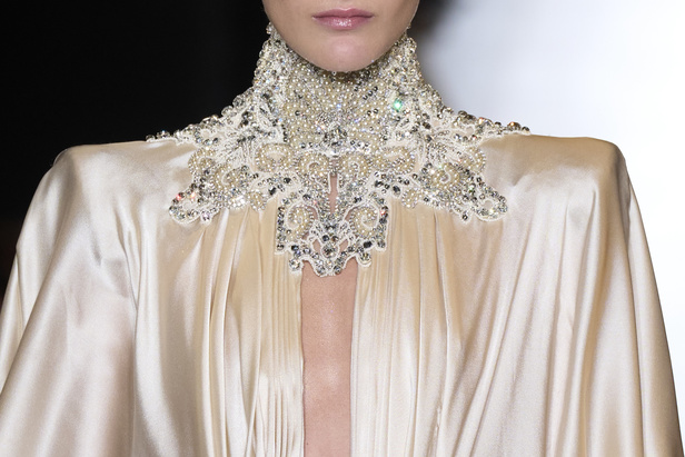 مجموعة زهير مراد للأزياء الراقية لربيع 2024... إشادة بفنيقيا وتراثها من خلال الشكّ والتصاميم الساحرة