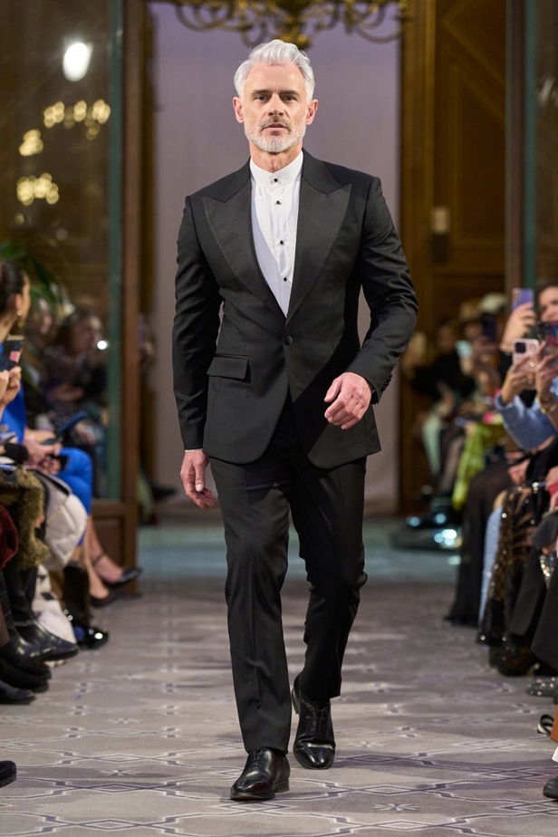 مجموعة الأزياء الراقية للمصمم روبير أبي نادر لربيع 2024 أناقة مطواعة بخيال وسموّ