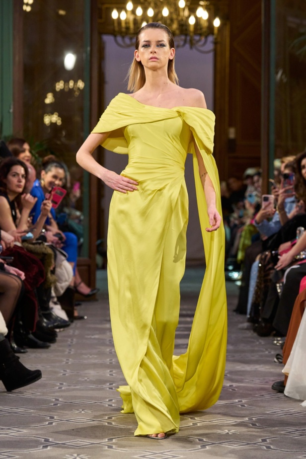 مجموعة الأزياء الراقية للمصمم روبير أبي نادر لربيع 2024 أناقة مطواعة بخيال وسموّ