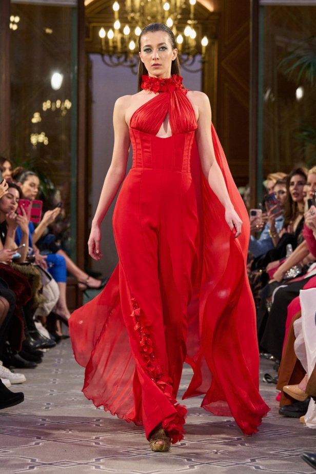 مجموعة الأزياء الراقية للمصمم روبير أبي نادر لربيع 2024 أناقة مطواعة بخيال وسموّ