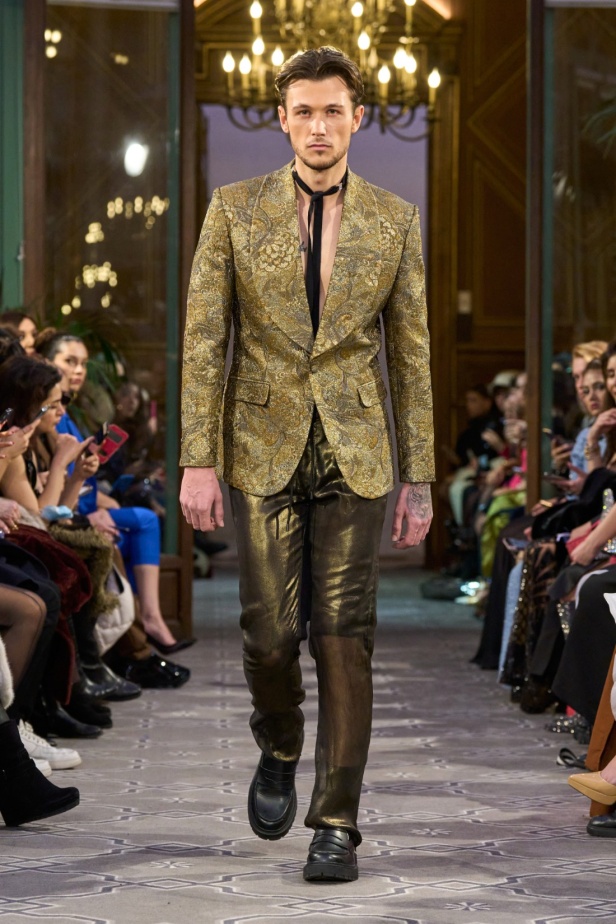 مجموعة الأزياء الراقية للمصمم روبير أبي نادر لربيع 2024 أناقة مطواعة بخيال وسموّ