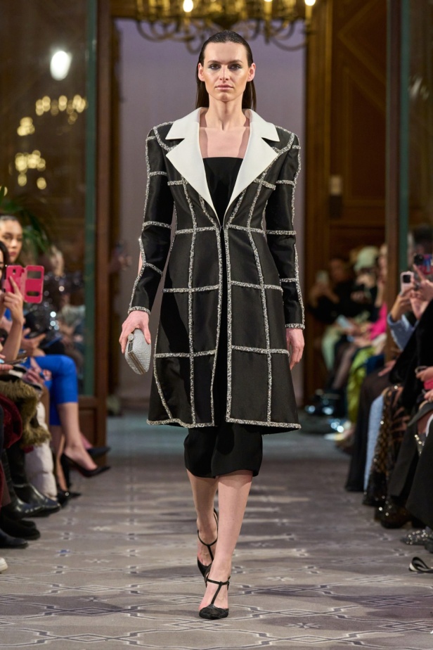 مجموعة الأزياء الراقية للمصمم روبير أبي نادر لربيع 2024 أناقة مطواعة بخيال وسموّ