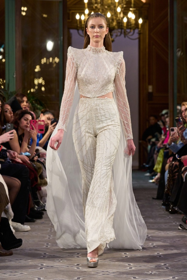 مجموعة الأزياء الراقية للمصمم روبير أبي نادر لربيع 2024 أناقة مطواعة بخيال وسموّ