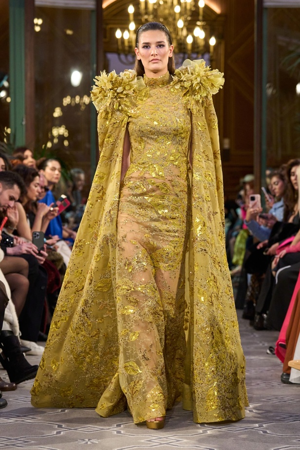 مجموعة الأزياء الراقية للمصمم روبير أبي نادر لربيع 2024 أناقة مطواعة بخيال وسموّ