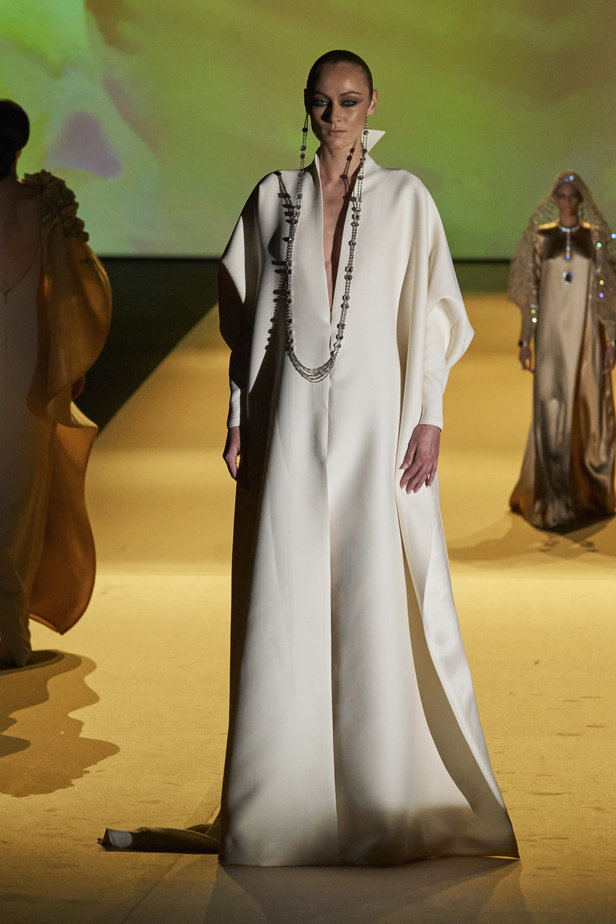  ستيفان رولان يحوّل الأزياء إلى منحوتات وأعمال فنية 