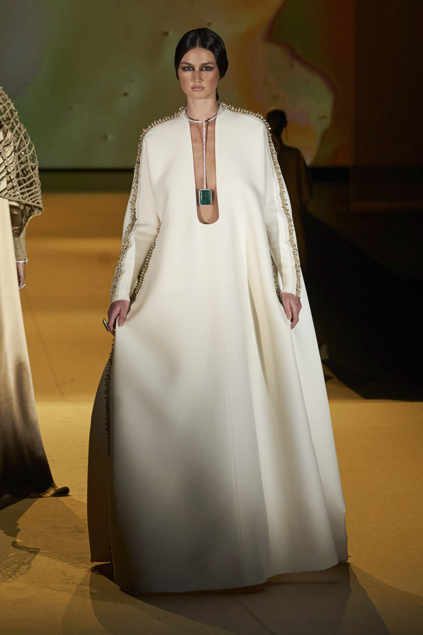  ستيفان رولان يحوّل الأزياء إلى منحوتات وأعمال فنية 