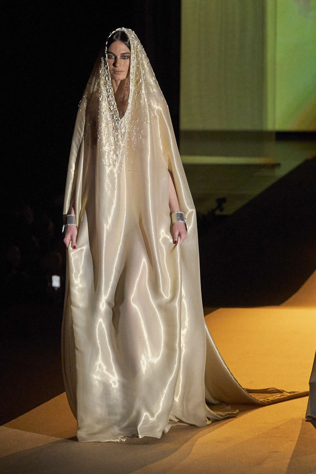  ستيفان رولان يحوّل الأزياء إلى منحوتات وأعمال فنية 