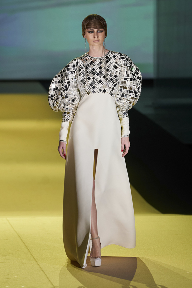  ستيفان رولان يحوّل الأزياء إلى منحوتات وأعمال فنية 