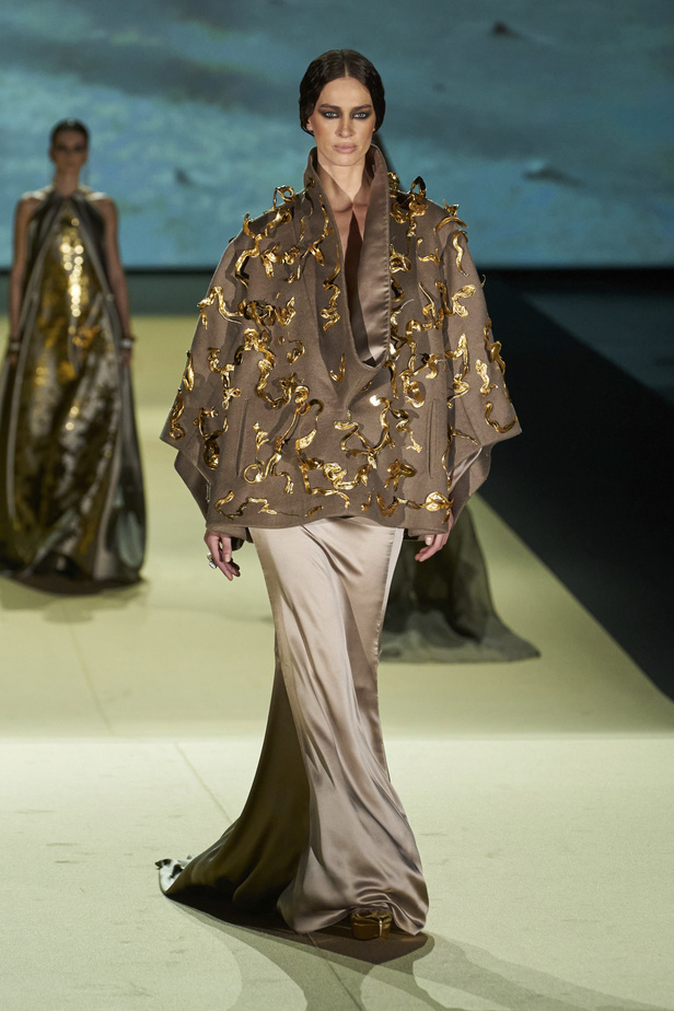  ستيفان رولان يحوّل الأزياء إلى منحوتات وأعمال فنية 