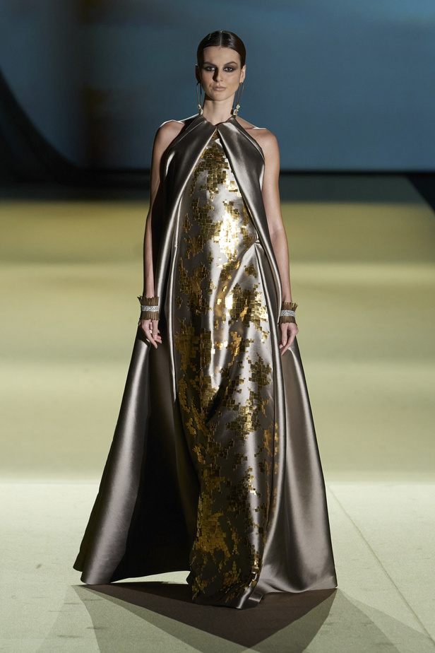  ستيفان رولان يحوّل الأزياء إلى منحوتات وأعمال فنية 