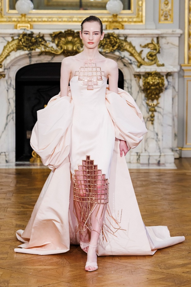 مجموعة Tamara Ralph للأزياء الراقية لربيع وصيف 2024 