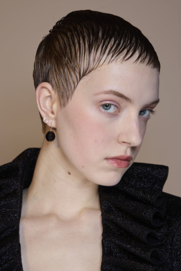 اطلالات جمالية من مجموعة فيكتور أند رولف التي حملت اسم “Scissorsands”