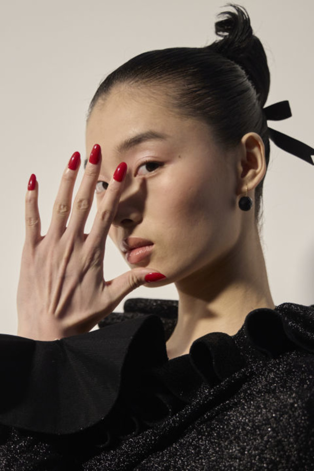 اطلالات جمالية من مجموعة فيكتور أند رولف التي حملت اسم “Scissorsands”