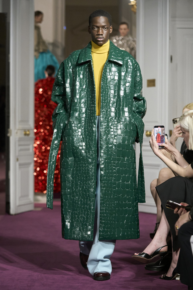 لمجموعة "ڤالنتينو" للأزياء الراقية لموسم ربيع 2024